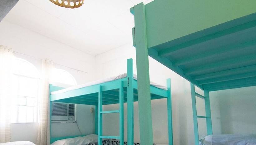 Go Surfari House   Hostel