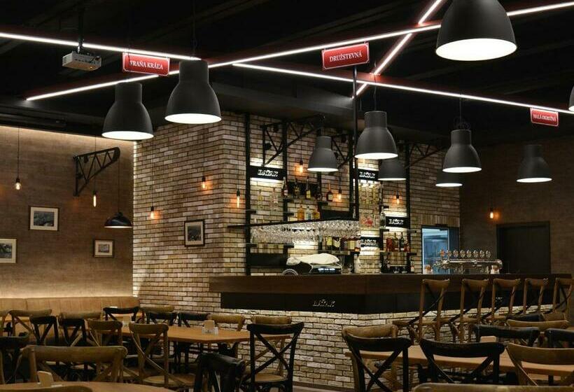 Azul Hotel & Restaurant Partizánske