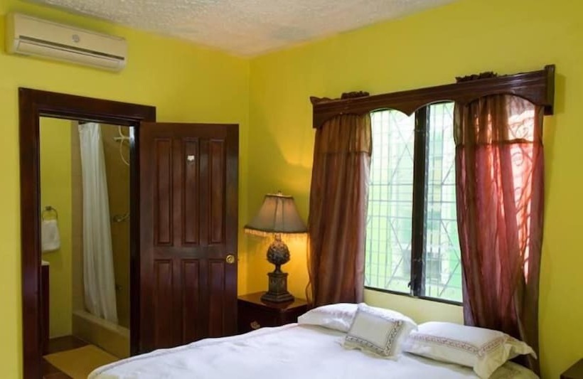 בית מלון כפרי Belize Toucan Nest