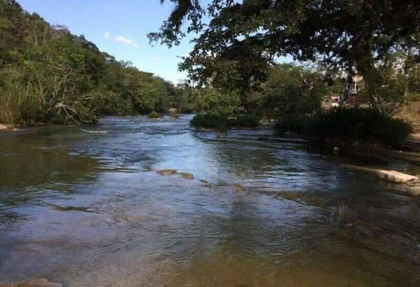 בית מלון כפרי Belize Toucan Nest