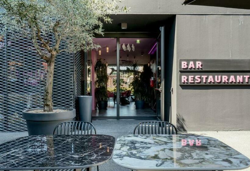 هتل Collini Rooms