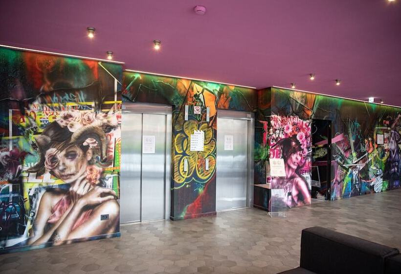 هتل Collini Rooms