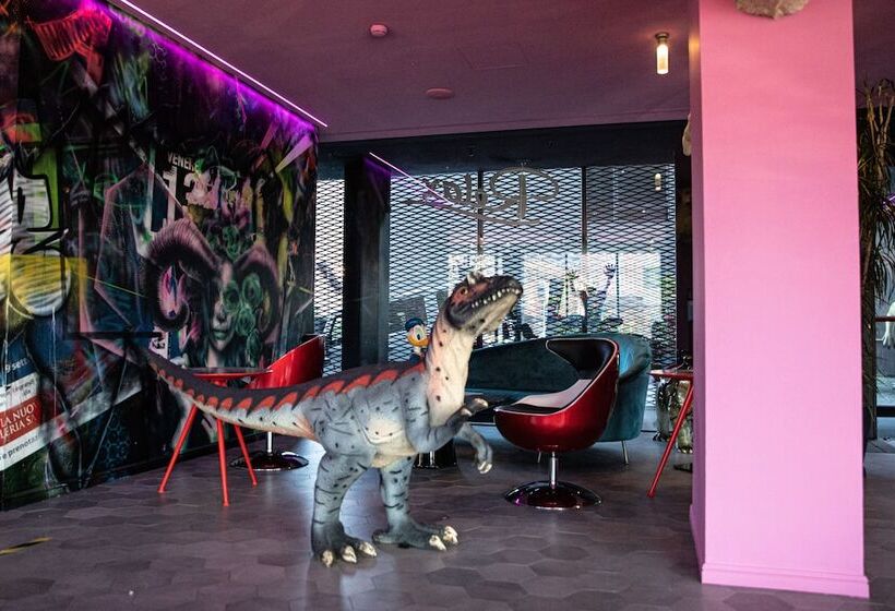 هتل Collini Rooms