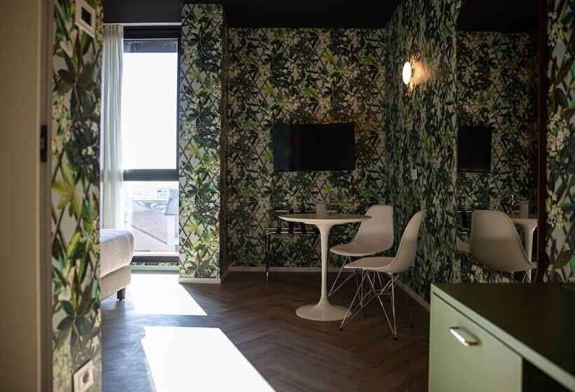 هتل Collini Rooms