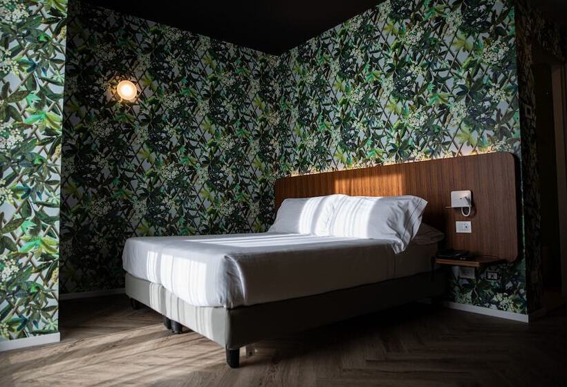 هتل Collini Rooms