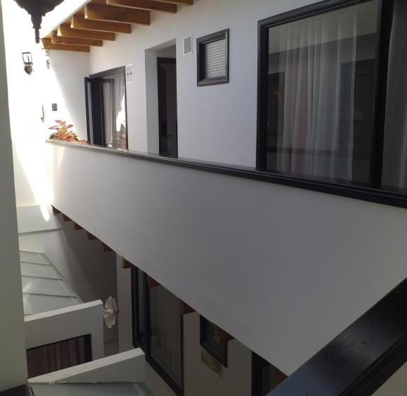 ホテル Hortensia Real