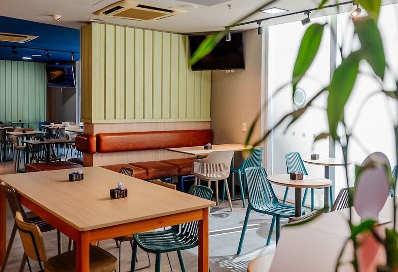 בית מלון כפרי Ibis Budget Vitoria