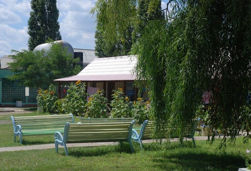 هتل Lazurniy Bereg