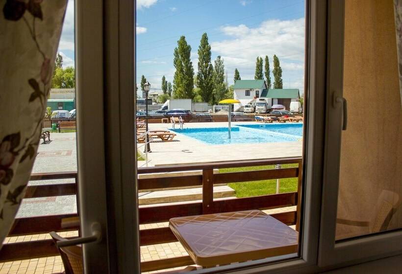 هتل Lazurniy Bereg