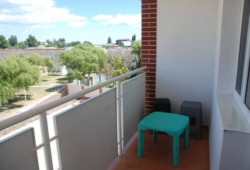 هتل Lazurniy Bereg