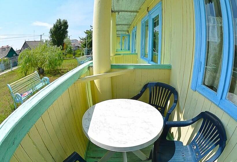 هتل Lazurniy Bereg