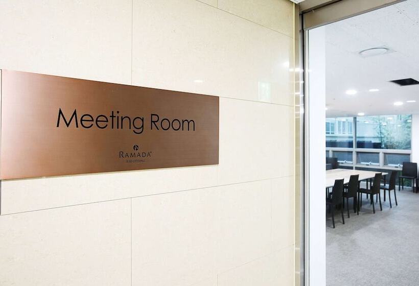 ホテル Ramada By Wyndham Jeju City Hall