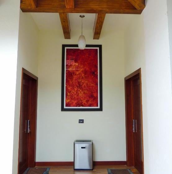 Отель Royal Serennia Small  Boutique