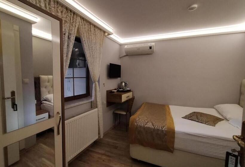 هتل Sehri̇ Zade Yalisi