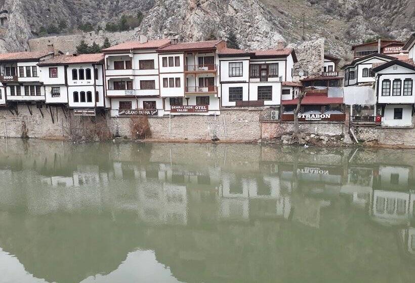 هتل Sehri̇ Zade Yalisi