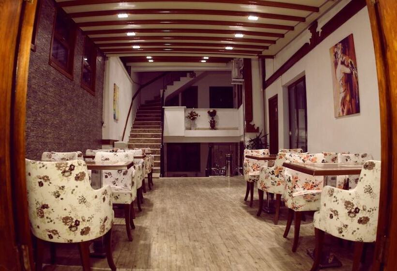 هتل Sehri̇ Zade Yalisi