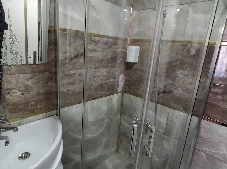 هتل Sehri̇ Zade Yalisi