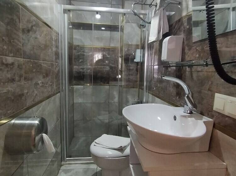 هتل Sehri̇ Zade Yalisi