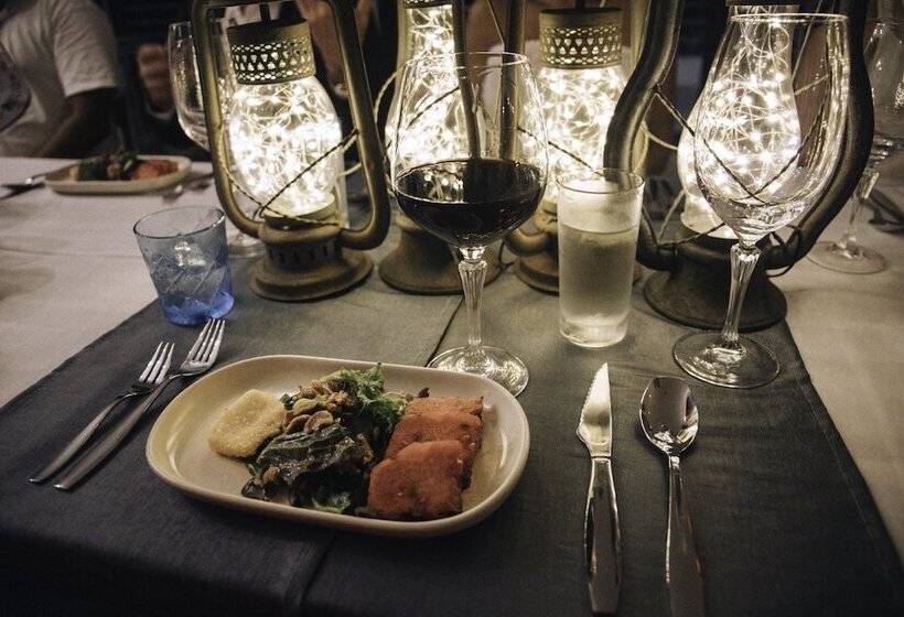 בית מלון כפרי The Ellysian Boutique