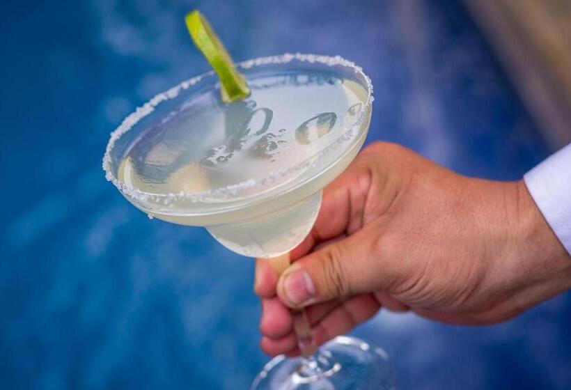 Отель The Tito Suite Residence