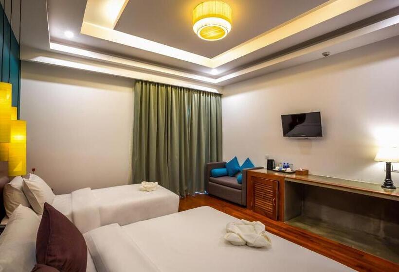 Отель The Tito Suite Residence