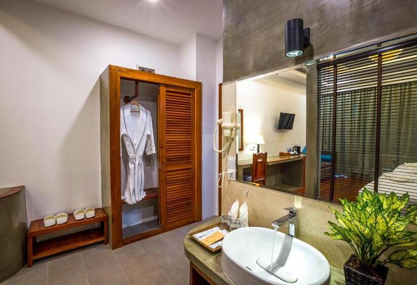 Отель The Tito Suite Residence