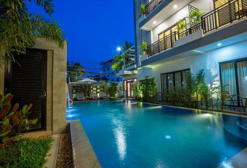 Отель The Tito Suite Residence