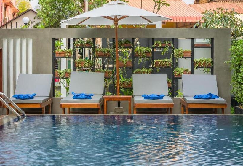 Отель The Tito Suite Residence