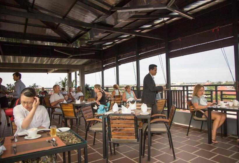 Отель The Tito Suite Residence