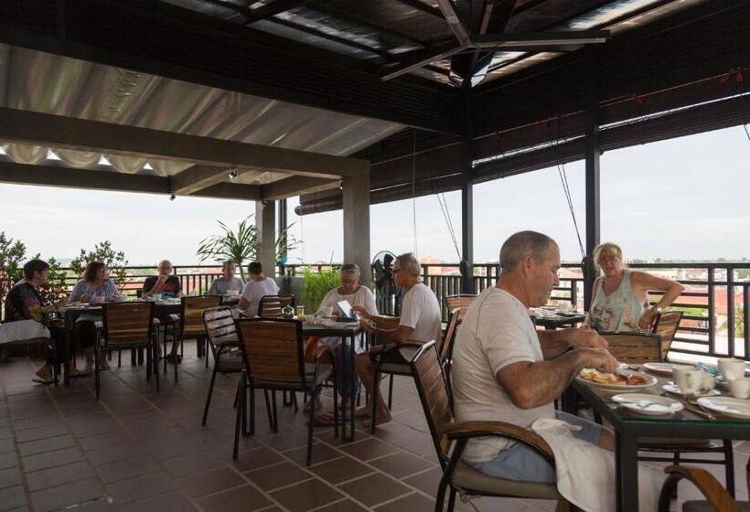 Отель The Tito Suite Residence