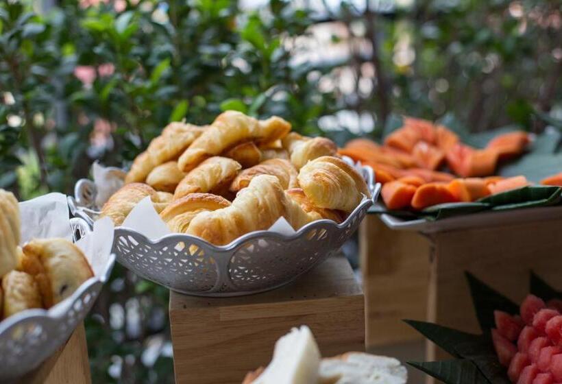 Отель The Tito Suite Residence