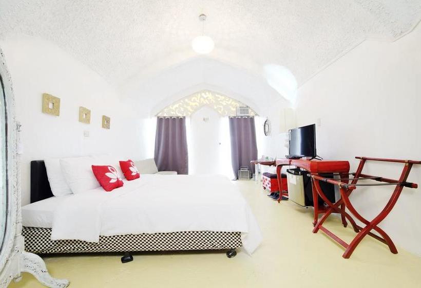 Отель Zen Rooms Titus Poison Garden