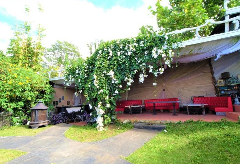 Отель Zen Rooms Titus Poison Garden