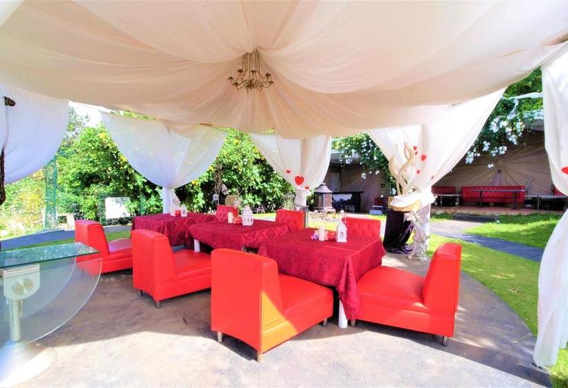 Отель Zen Rooms Titus Poison Garden