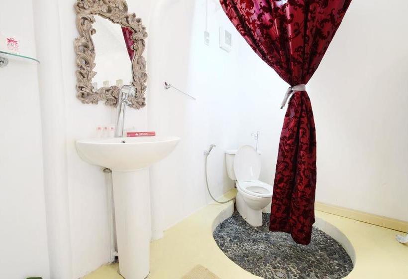 Отель Zen Rooms Titus Poison Garden