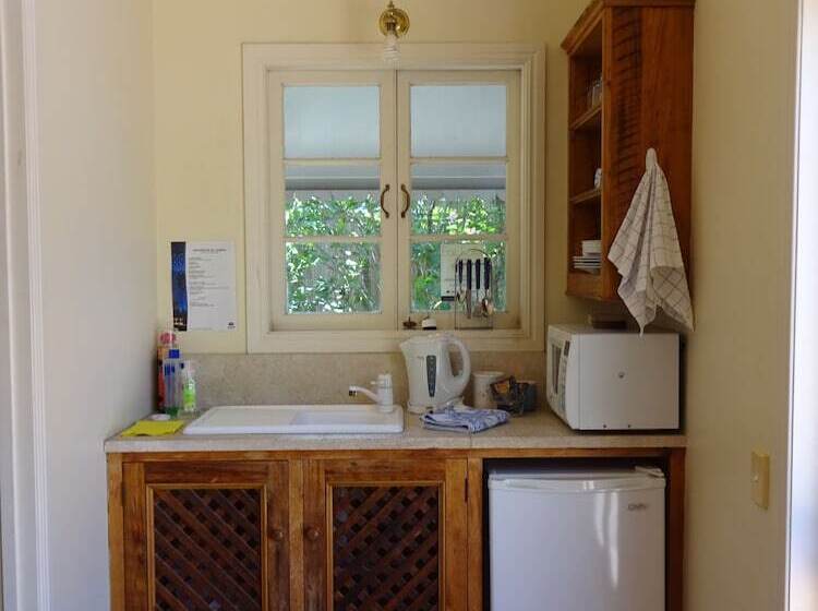 Jacaranda Lodge B&b
