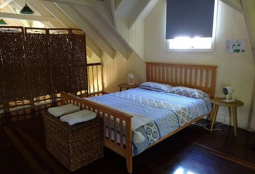 Jacaranda Lodge B&b
