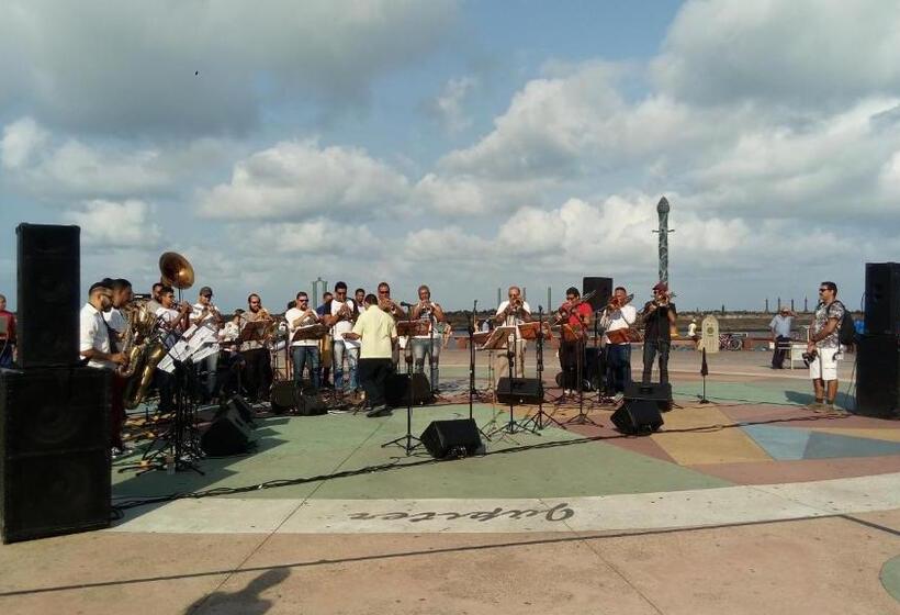 Mangue Oranje Hostel