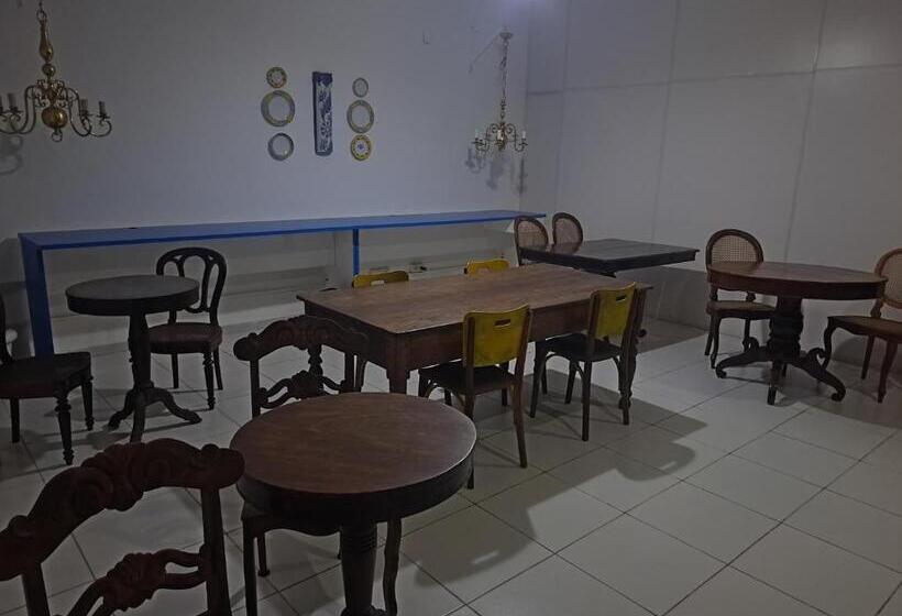 Mangue Oranje Hostel