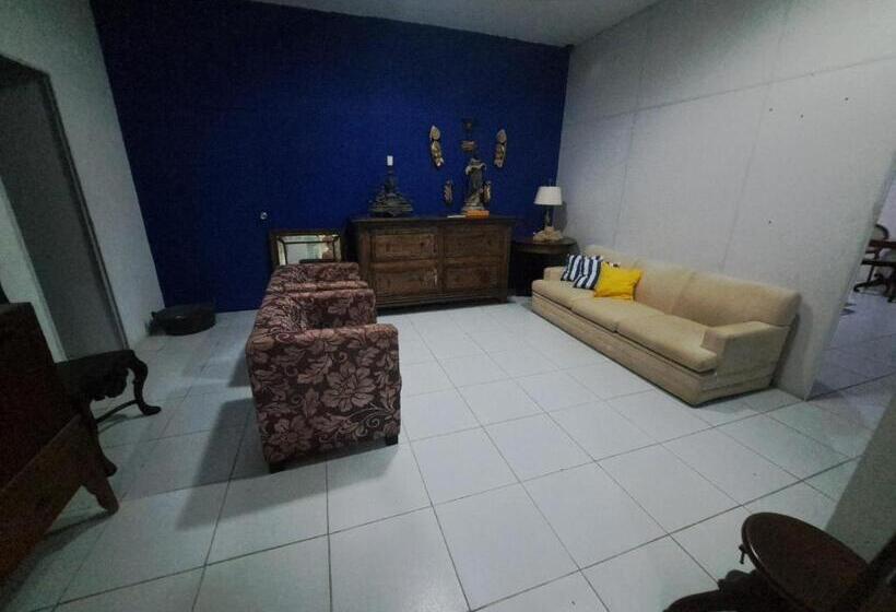 Mangue Oranje Hostel