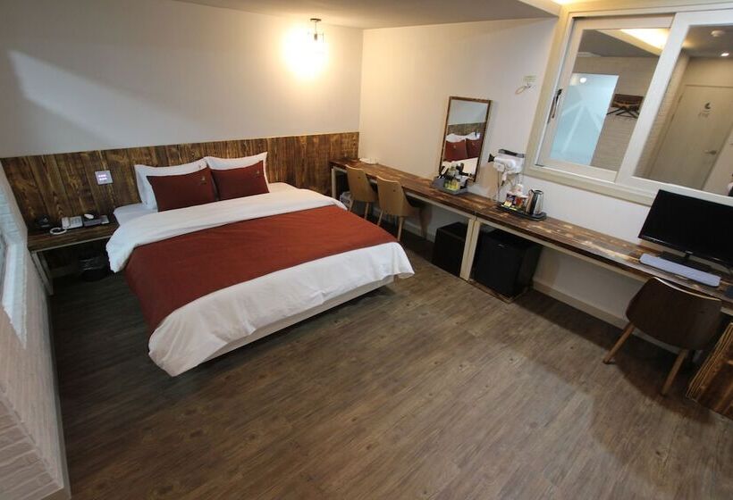 فندق على الطريق Jade