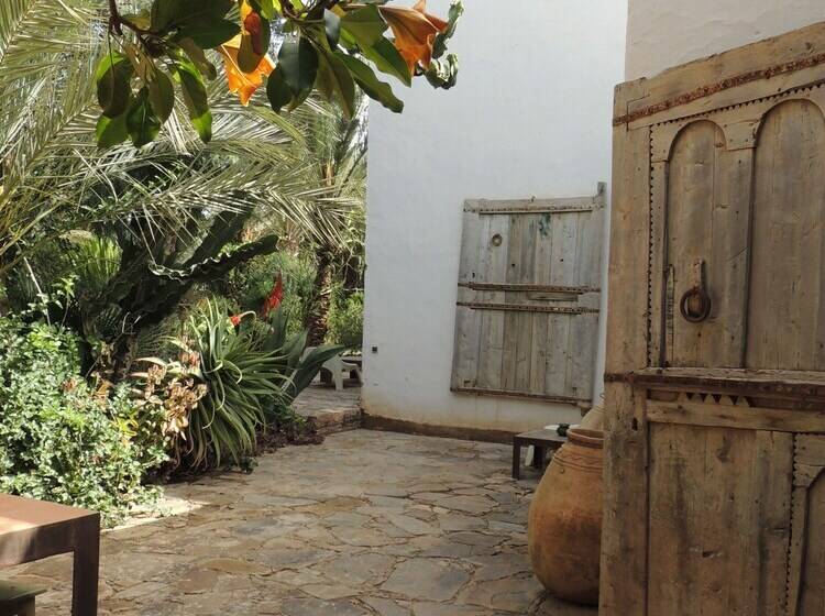 تختخواب و صبحانه Dar Al Hossoun