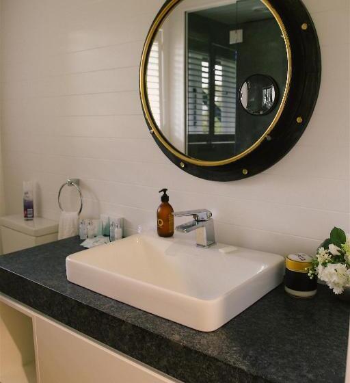 Bed and Breakfast Ngamihi Lodge