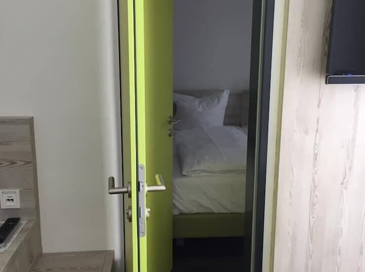 צימר Novina Sleep Inn Herzogenaurach