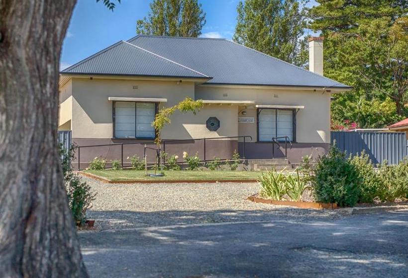 Tanunda S Magpie House