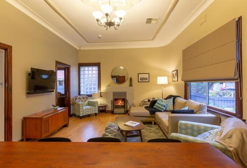 Tanunda S Magpie House