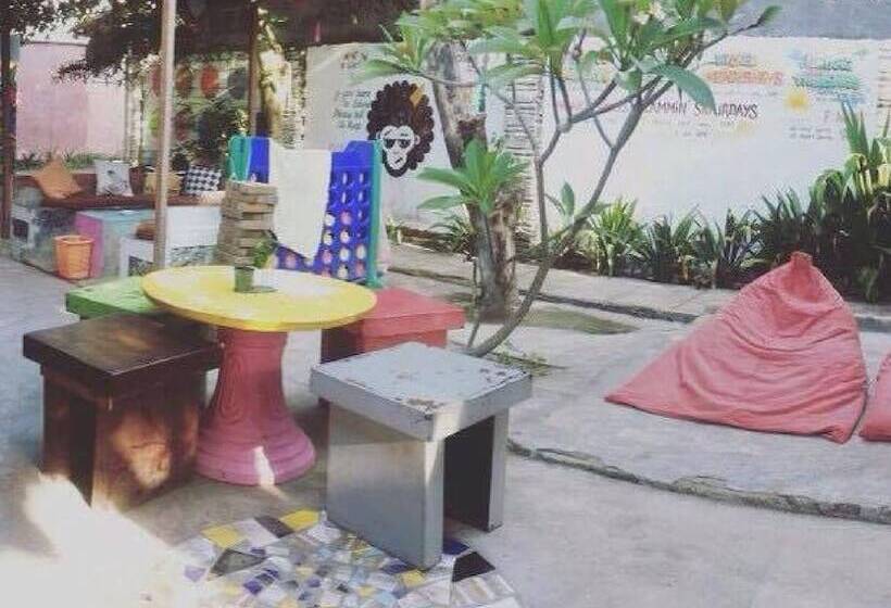 Good For Ya Knee Hostel   Adults Only