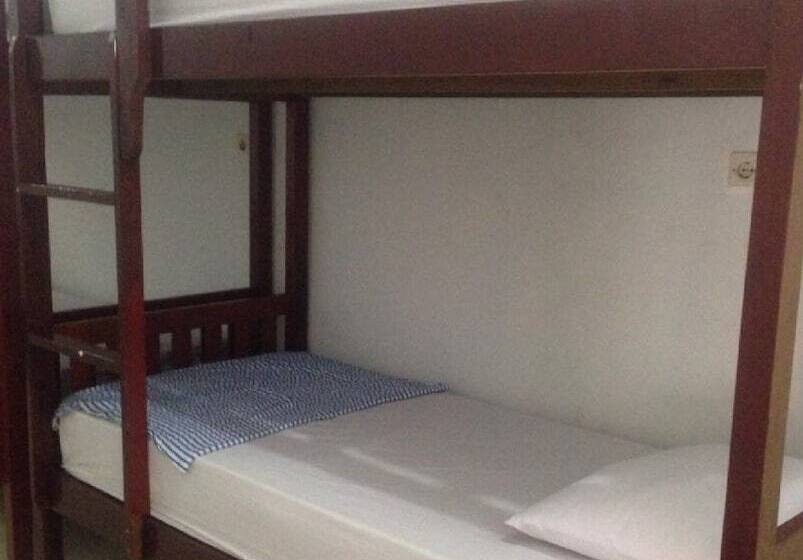 Good For Ya Knee Hostel   Adults Only