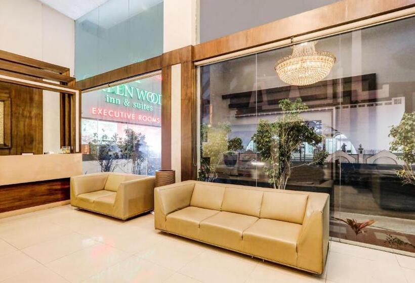 בית מלון כפרי Itsy By Treebo  Greenwood Inn And Suites