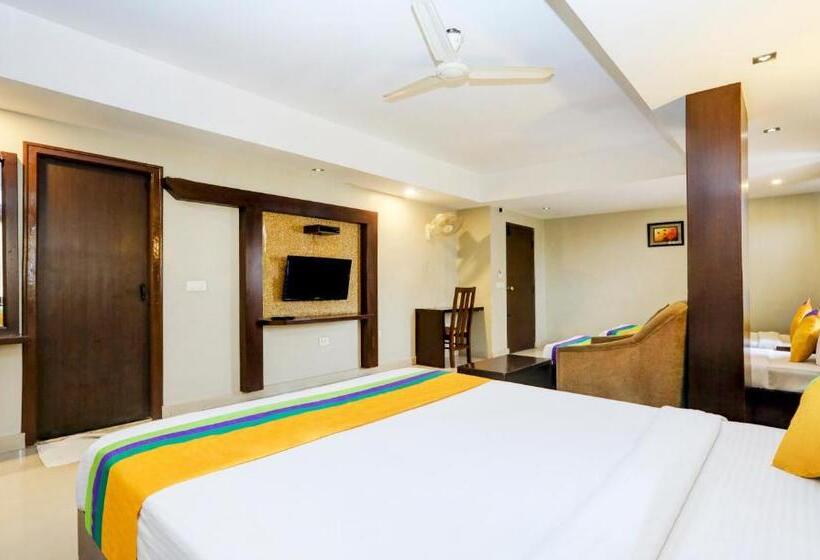 בית מלון כפרי Itsy By Treebo  Greenwood Inn And Suites